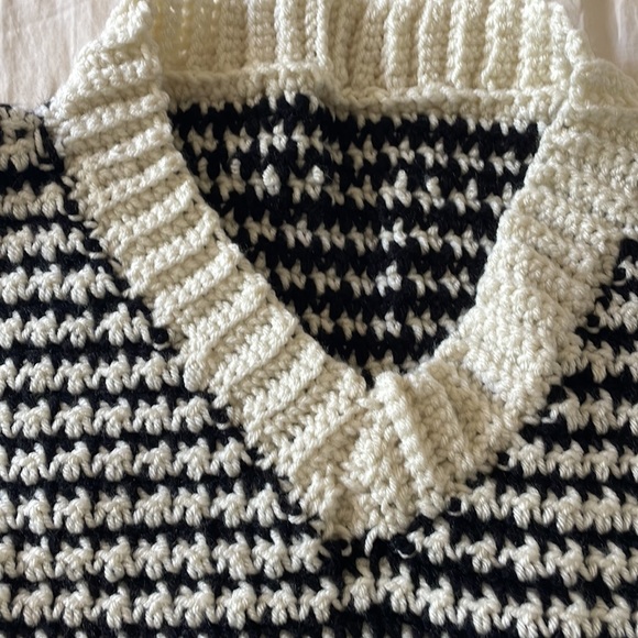 BRAND NEW Crochet Houndstooth Vest - Picture 2 of 3